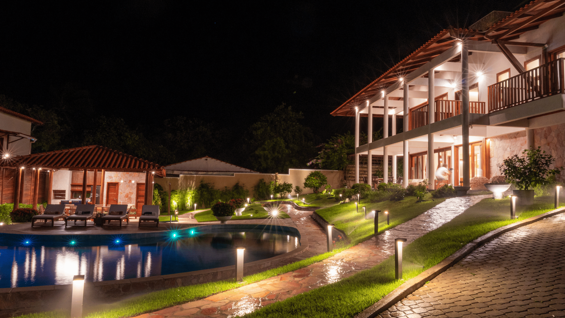 Piscina iluminada